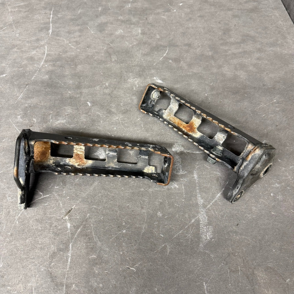 2004-2007 YZF 450 OEM FOOT REST  - PART #5TG-27411-01-00