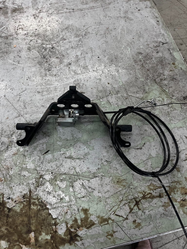 2005 Yamaha Zuma YW50T Seat Bracket W/Cable