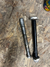 Load image into Gallery viewer, 2002 KTM 250 EXC-F Axles