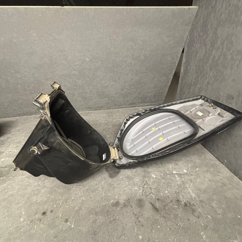 2002-2011 yamaha zuma 50 seat with compartment part #5PJ-F4730-00-00
