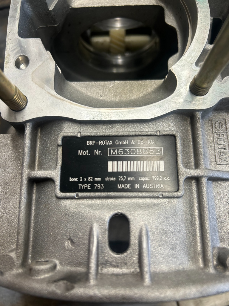 OEM SKI DOO MXZ 800R PTECH ENGINE COMPLETE CRANK CASE - PART# 420890748