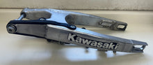 Load image into Gallery viewer, 2006 KAWASAKI KX450F COMP SWINGARM / 33001-0085