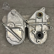 Load image into Gallery viewer, 1998 Ski-Doo Summit-X 670 Chaincase Assembly Cover &amp; 21/43T Sprockets #504150100