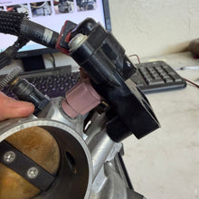 Load image into Gallery viewer, 2016-18 kawasaki kx 450f complete throttle body with injector