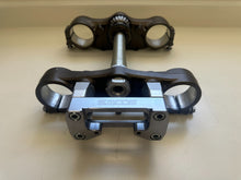 Load image into Gallery viewer, 2006 KAWASAKI KX450F FRONT FORK CLAMPS, UPP AND LOW, WITH SCOTTS HANDLEBAR MOUNT
