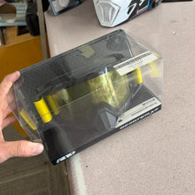 Load image into Gallery viewer, FIVEONINE sinister X7 goggle | Photochromatic yellow | amber tint